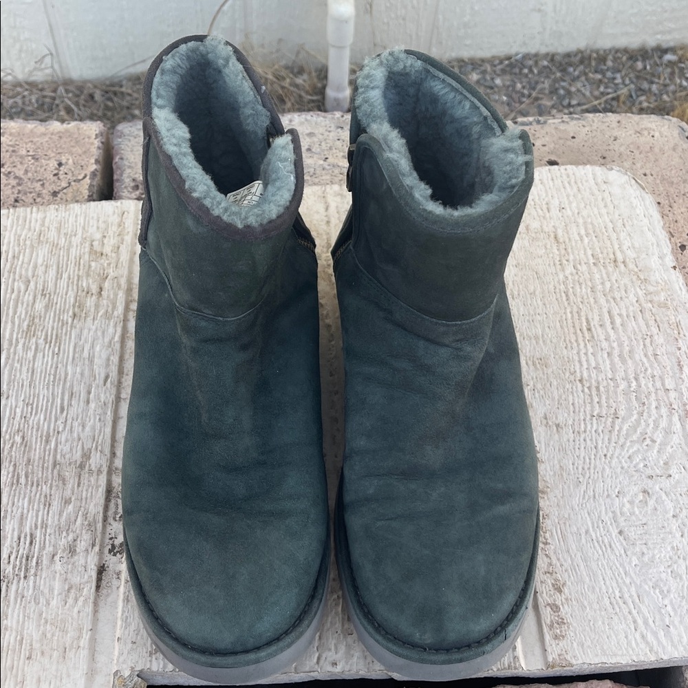 UGG Classic Mini Abree Suede Boots – Grigio (Slate Grey/Green-Grey)  9
